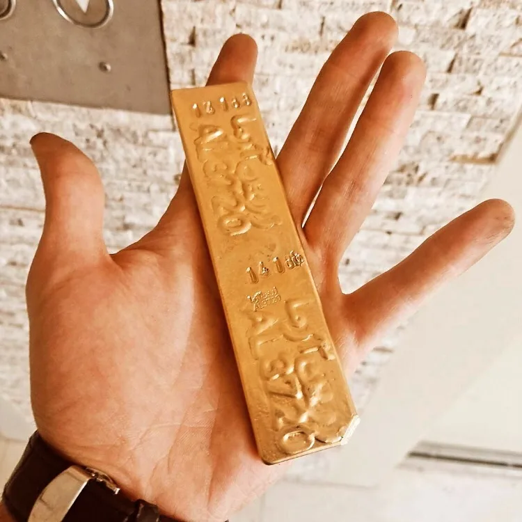 شمش طلا، رنگ طلایی، مستطیلی