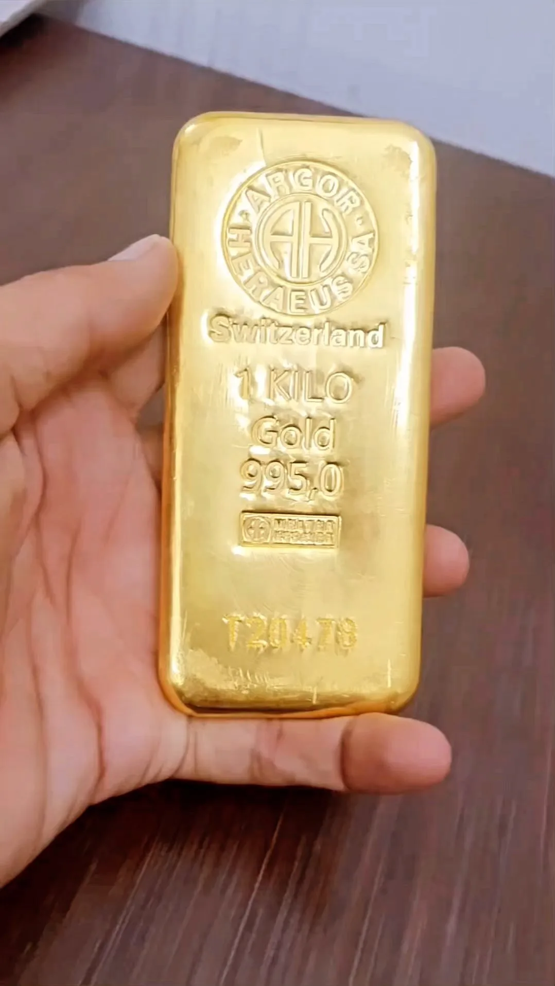 شمش طلا ۲۴ عیار یک کیلویی، رنگ طلایی، مستطیل تخت