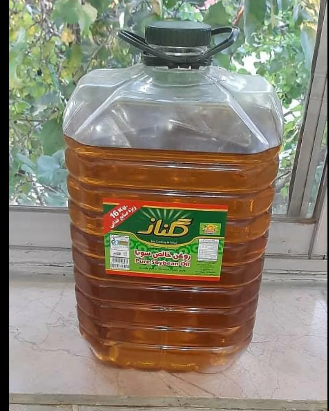 روغن مایع ۱۶ کیلویی گلناز، رنگ زرد و شفاف، جنس پلاستیک، گالن پلاستیکی