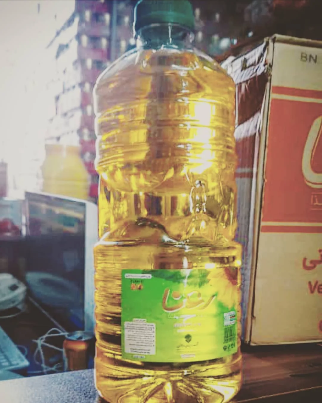 روغن ۳ لیتری مخلوط و آفتابگردان رعنا، رنگ زرد، سبز و شفاف، جنس پلاستیک، بطری
