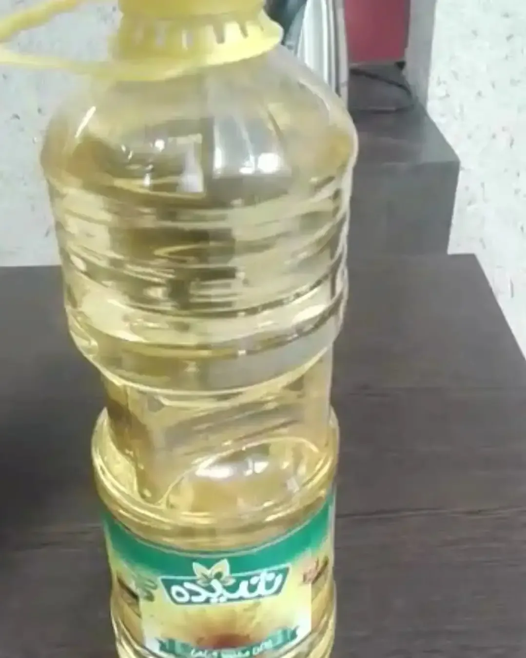 روغن مایع مخلوط ۳ لیتری شیده، رنگ زرد، سبز و شفاف، جنس پلاستیک، بطری دسته‌دار
