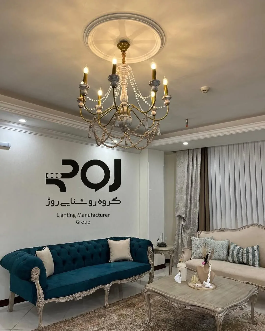 لوستر دلدار پتینه کرم طلایی، رنگ سفید، جنس فلز و شیشه، لوستر شاخه‌ای کلاسیک