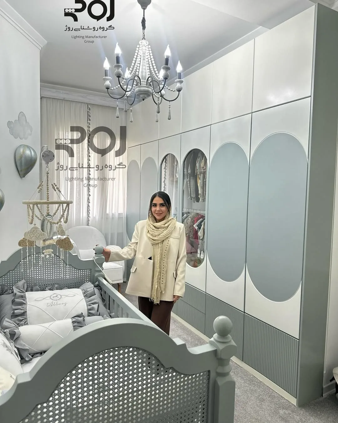 لوستر دلدار سفید طوسی ۶ شعله، رنگ نقره‌ای، جنس فلز و شیشه، کلاسیک