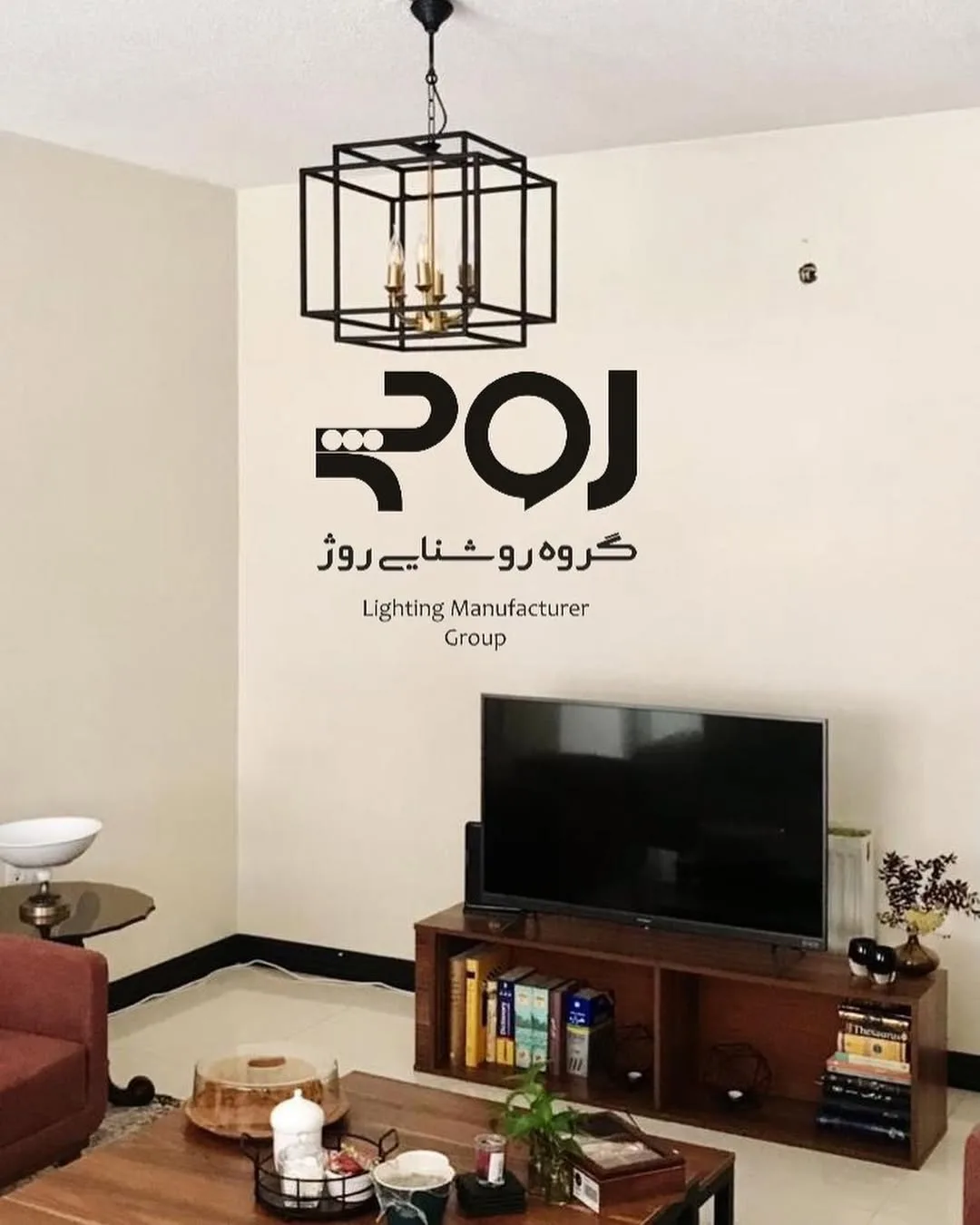 لوستر آویز ۶ شعله مکعب قطر ۴۵، رنگ مشکی و طلایی، جنس فلز و شیشه، لوستر مکعبی فلزی