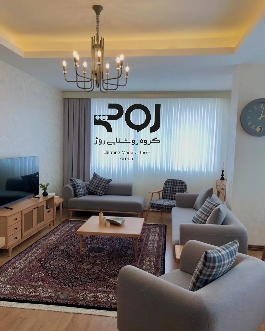 لوستر عصا طوسی کریستالی ۱۰ شعله، رنگ طلایی و سفید، جنس فلز و شیشه، لوستر شاخه‌ای مدرن