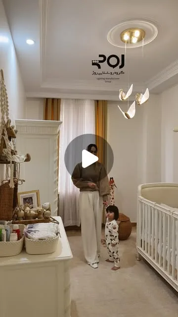 لوستر قو وارداتی، رنگ سفید و طلایی، جنس فلز و شیشه، طرح قویی