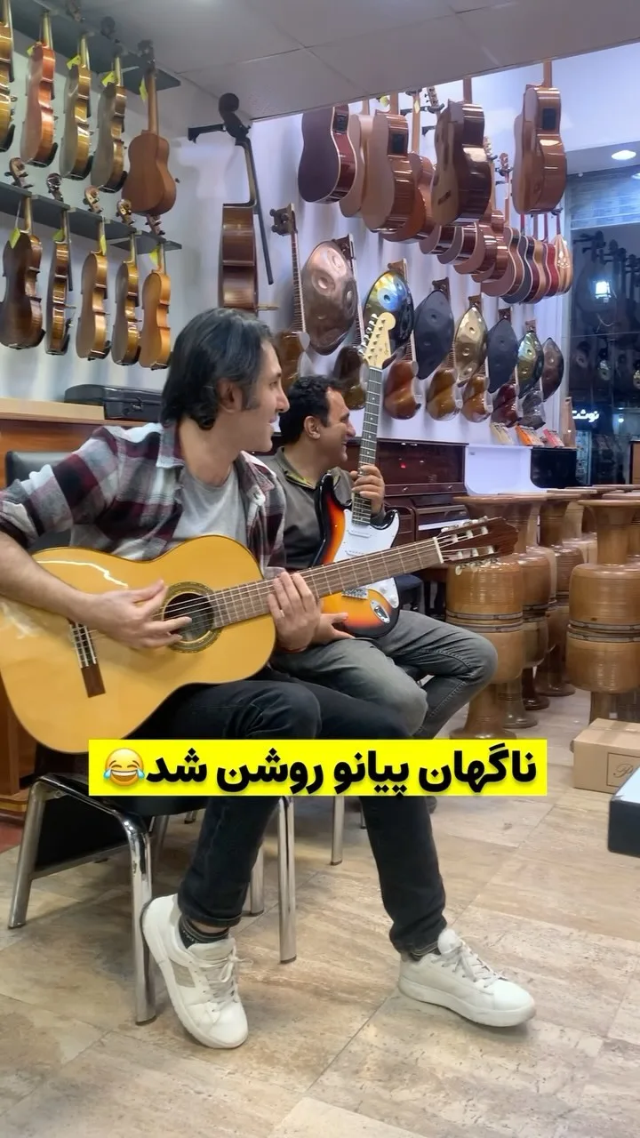 گیتار آکوستیک استیو، رنگ قهوهای زرد، جنس چوب