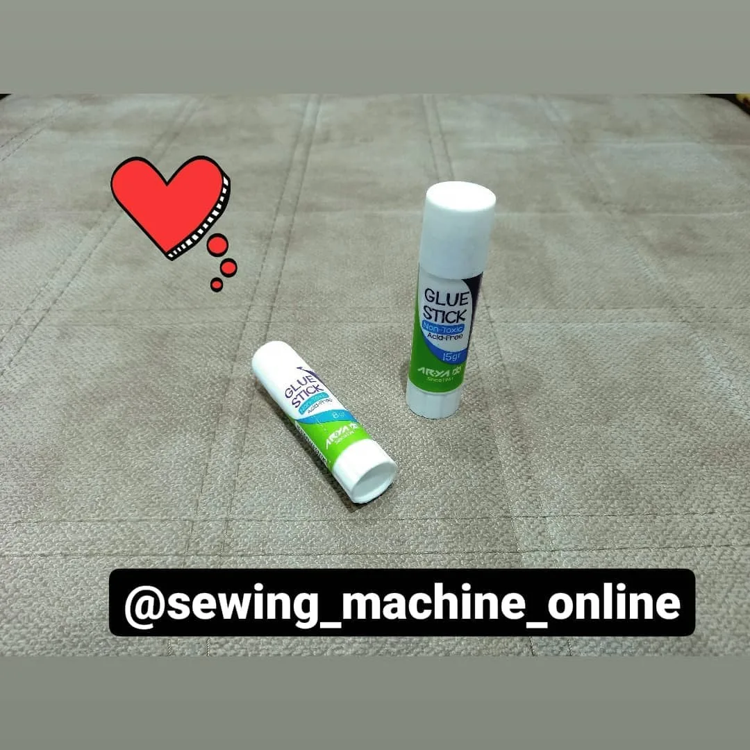 چسب ماتیکی شفاف، رنگ سفید و سبز، جنس پلاستیک، استوانه‌ای لوله‌ای