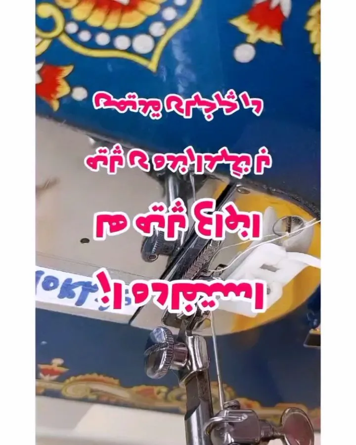 نگه‌دارنده پایه چرخ مشکی، رنگ آبی و سفید، جنس فلز و پلاستیک، طرح گلدار، صنعتی