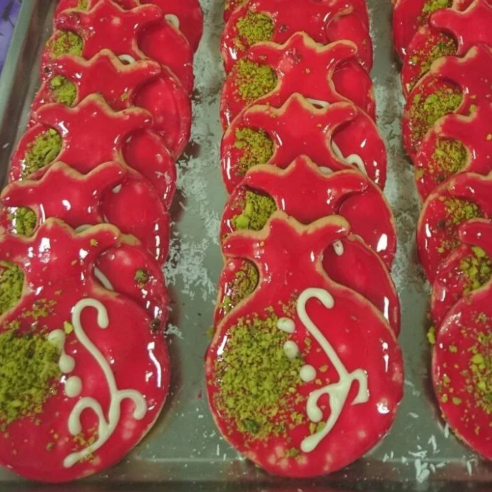 شیرینی انار یلدا، رنگ قرمز و سبز، شیرینی انار شب یلدا