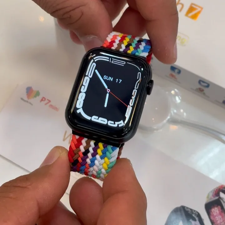 ساعت هوشمند P7 Mini، رنگ مشکی و رنگارنگ، جنس پلاستیک و پارچه، طرح طرح و نقش، مستطیلی، بند بافتنی