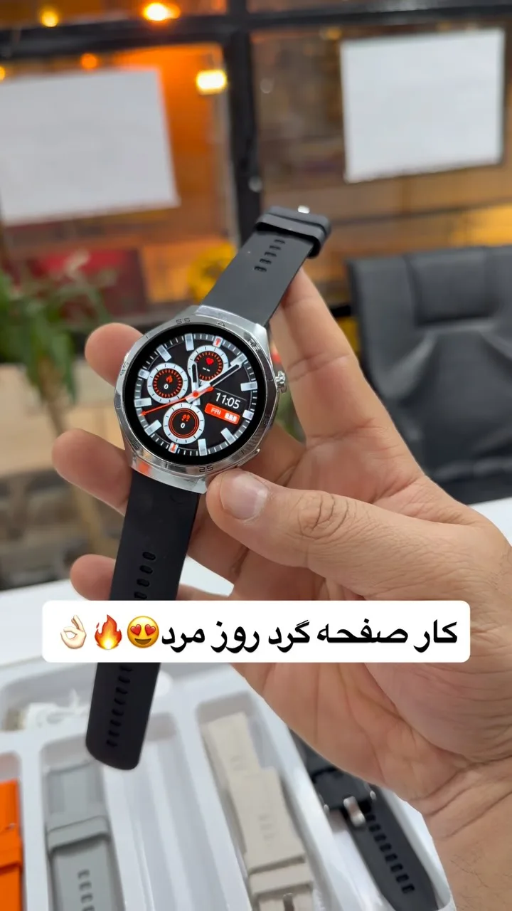 ساعت هوشمند صفحه‌گرد، رنگ مشکی و نقره‌ای، جنس سیلیکون و فلز