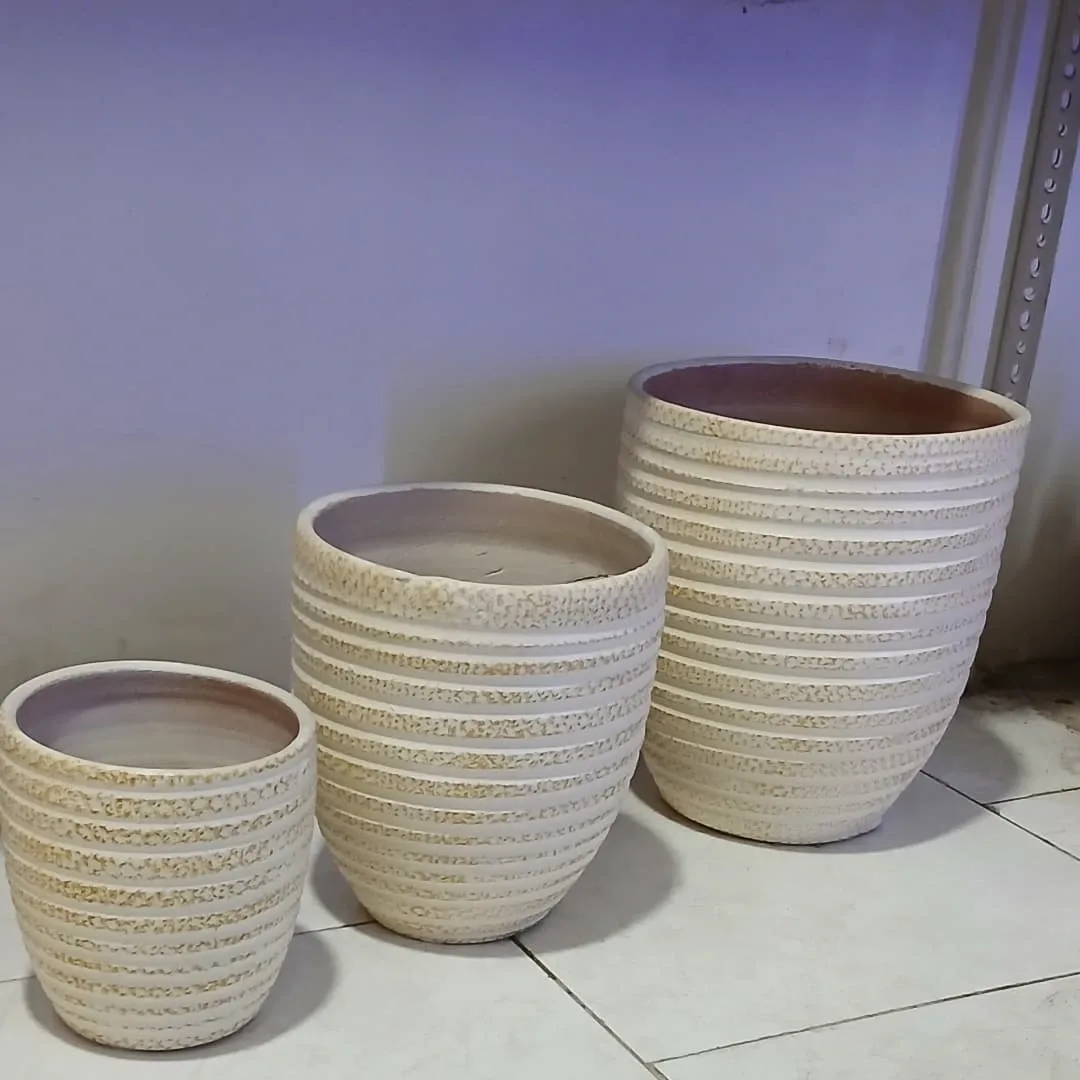 گلدان استوانه‌ای سفالی