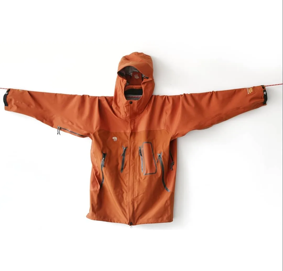 کاپشن تک لایه کلاه‌دار گورتکس Mountain Hardwear، رنگ نارنجی، آستین بلند، گشاد
