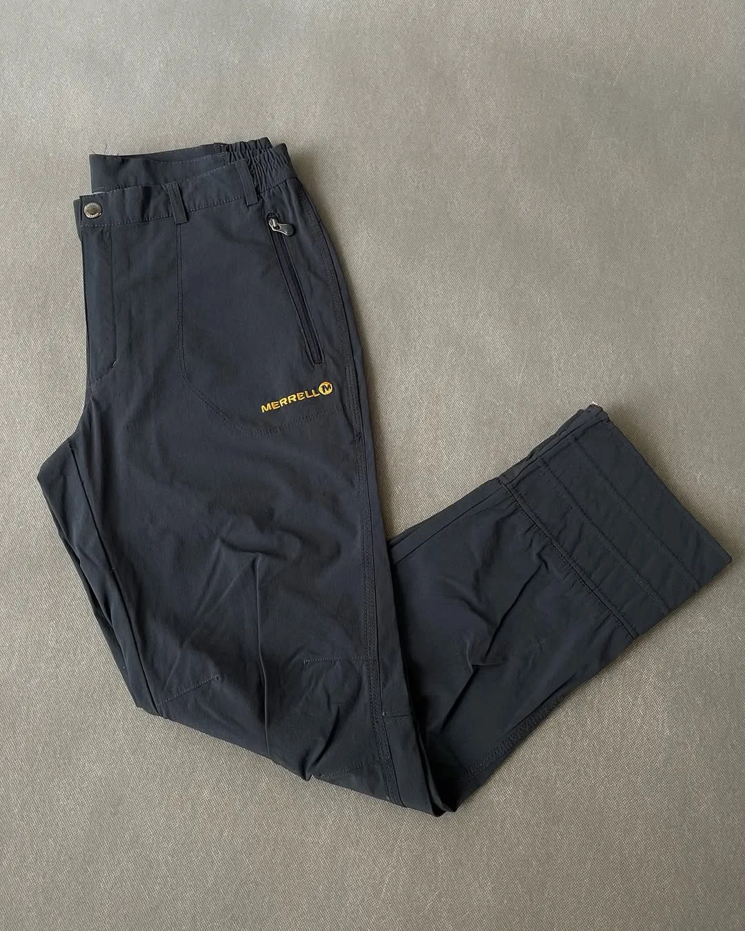 شلوار کوهنوردی Merrell، رنگ خاکستری تیره، قد بلند، جذب