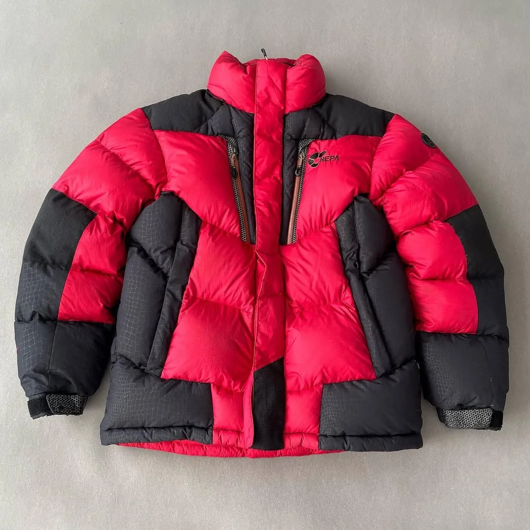 کاپشن پر غاز سایز M Nepa، رنگ قرمز و مشکی، کوتاه، یقه ایستاده، آستین بلند، جذب