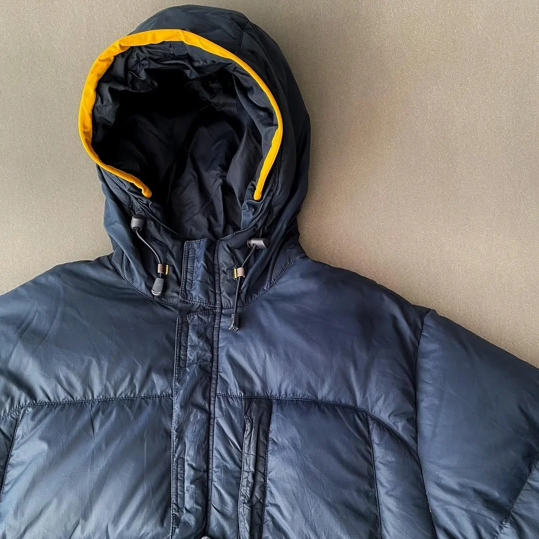 کاپشن سایز XXL Abercrombie، رنگ مشکی و زرد، کلاهدار، کوتاه