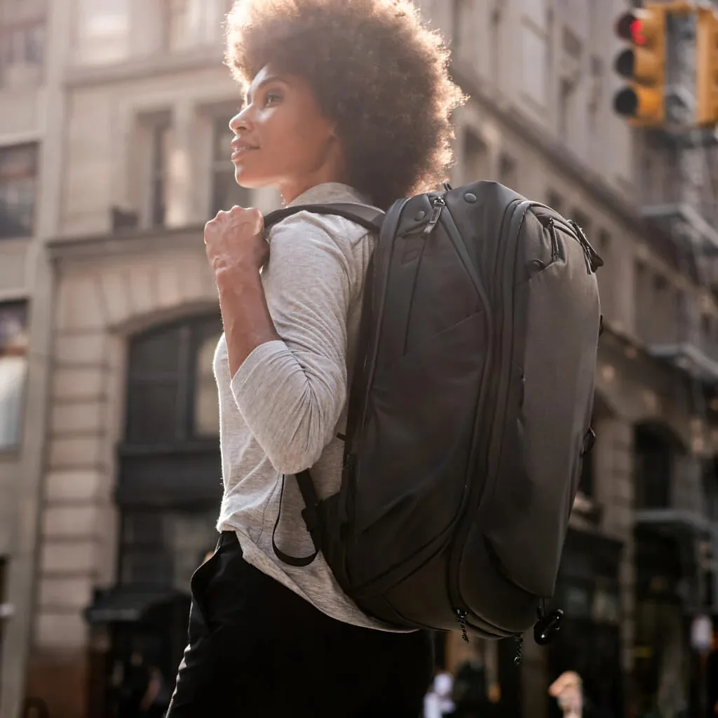 کوله‌پشتی Travel Pack 45L Peak Design، رنگ مشکی، جنس پارچه، کوله‌پشتی روزمره