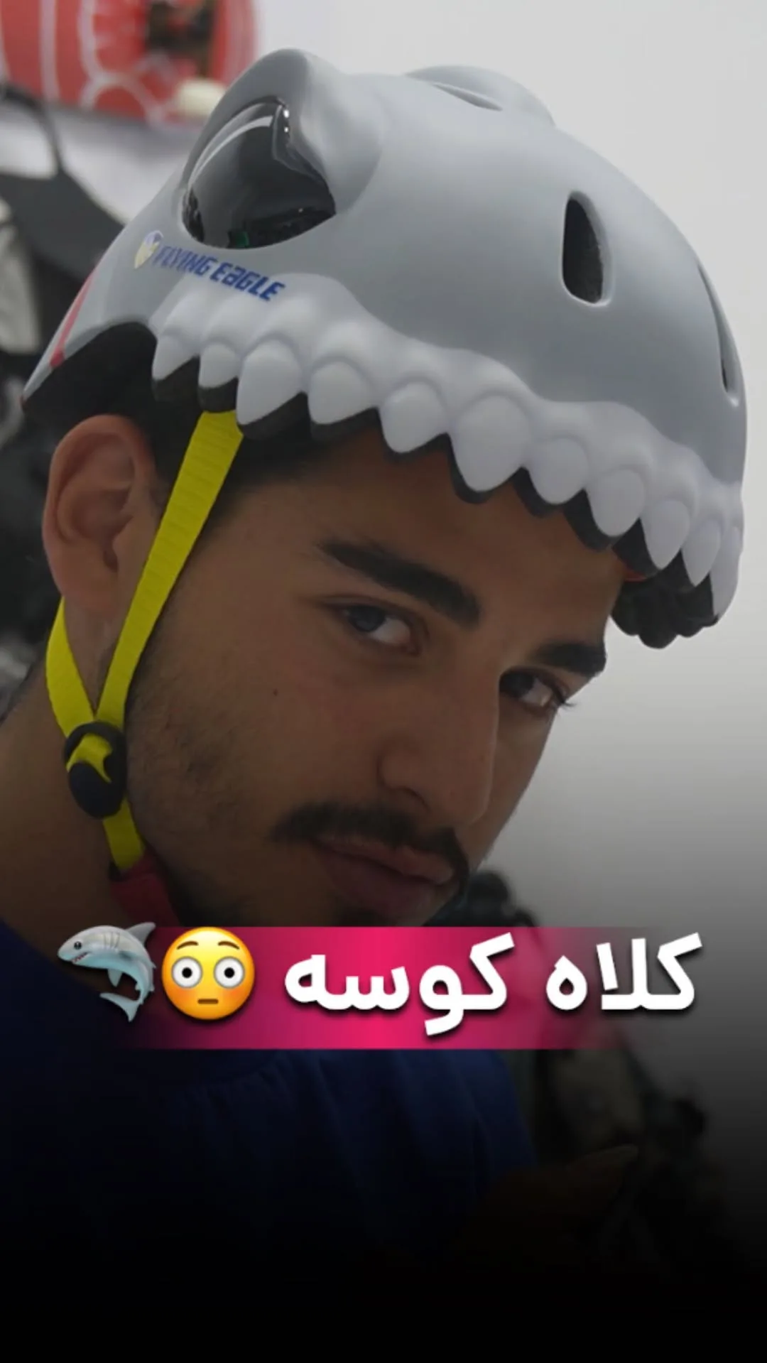 کلاه ایمنی اسکیت طرح کوسه فلایینگ ایگل، رنگ خاکستری، سفید و زرد، جنس پلاستیک، مدل کوسه