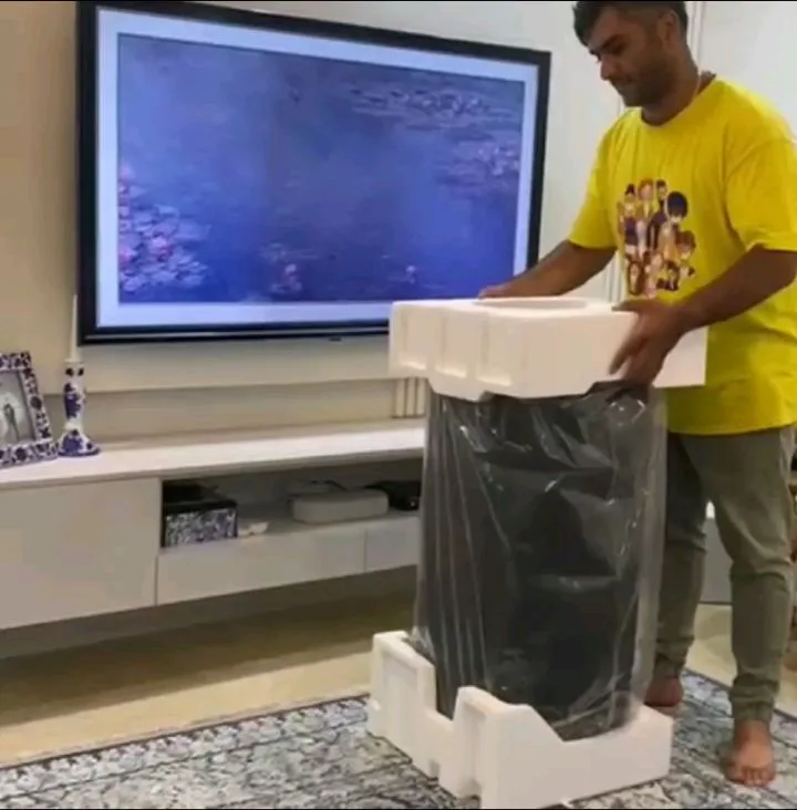 اسپیکر سونی، رنگ مشکی و سفید، جنس پلاستیک، ایستاده، استوانه‌ای