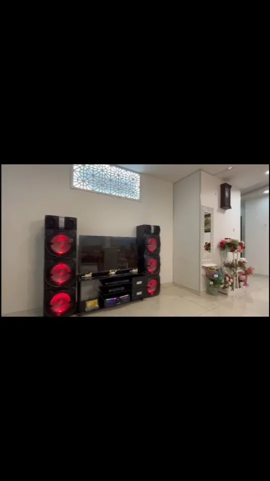 اسپیکر AW-X3000 DSP PRO با شش ساب ۱۲ اینچ آیوا، رنگ مشکی و قرمز، جنس پلاستیک، ایستاده، بزرگ