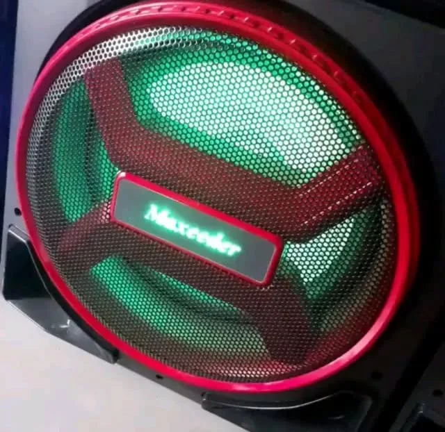اسپیکر سری NEW PARTY LIGHT مکسیدر، رنگ مشکی، قرمز و سبز، جنس پلاستیک، نمای نزدیک بلندگو