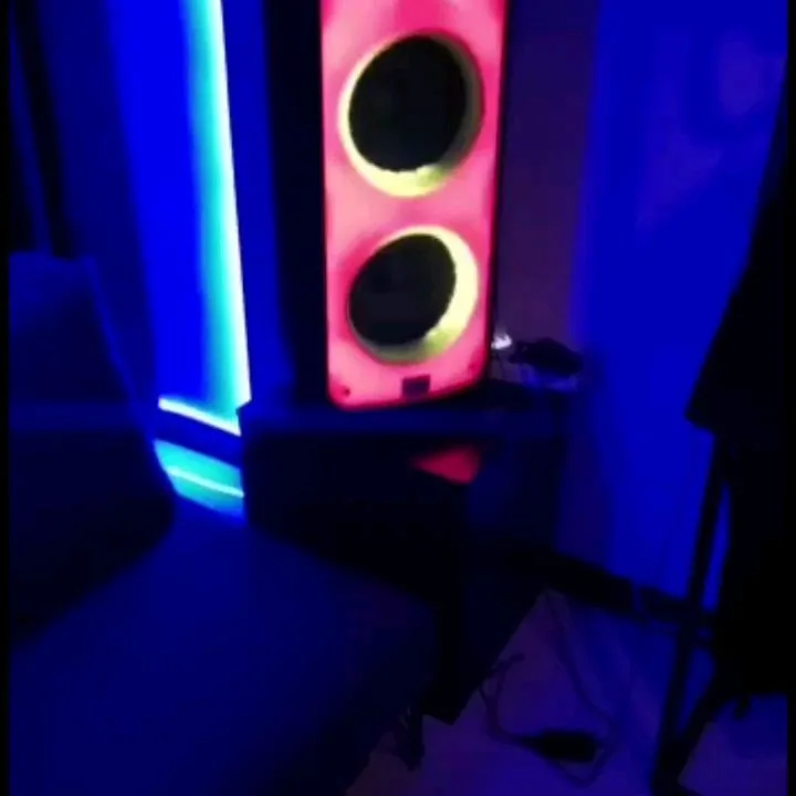 اسپیکر CN 1003 مکسیدر، رنگ مشکی و قرمز، ایستاده
