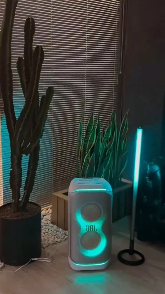 اسپیکر پارتیباکس سفید JBL، رنگ آبی، جنس پلاستیک، استوانهای، کوچک