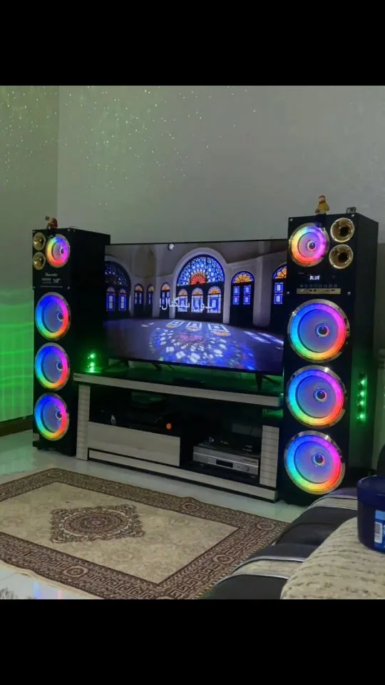 اسپیکر ایستاده مکسیدر، رنگ مشکی و رنگین‌کمان، جنس پلاستیک، بلند