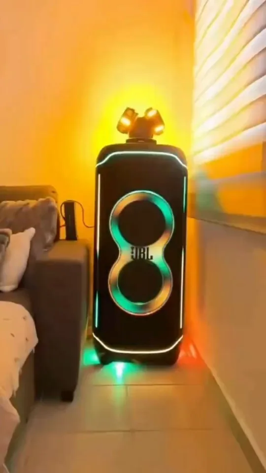 اسپیکر پارتی‌باکس JBL، رنگ مشکی و نقره‌ای، جنس پلاستیک و فلز، اسپیکر ایستاده چرخ‌دار