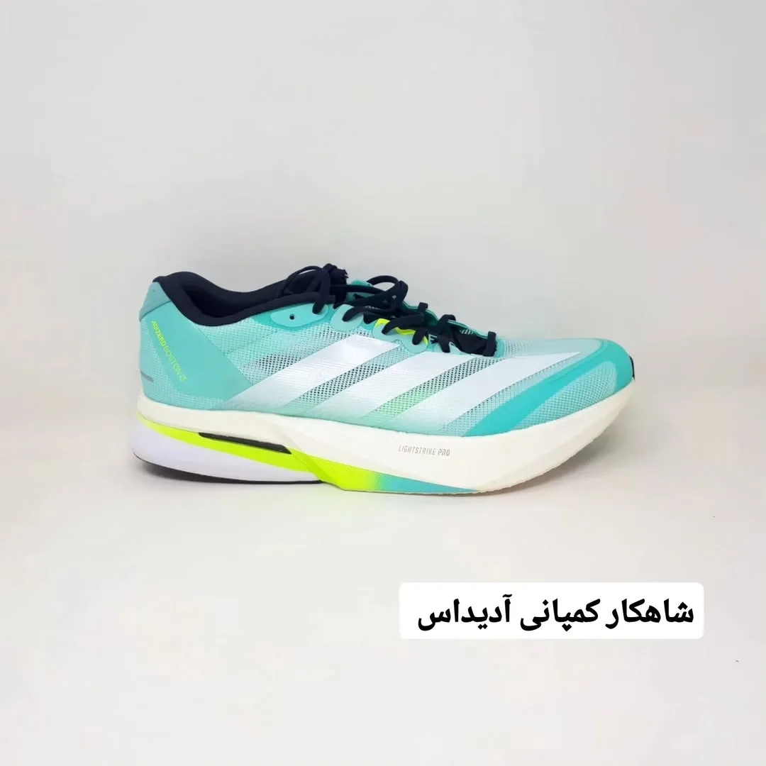 کتانی آدیداس بوستون ۱۳، رنگ آبی فیروزه‌ای، سفید و زرد فسفری، جنس پارچه، بنددار، تخت