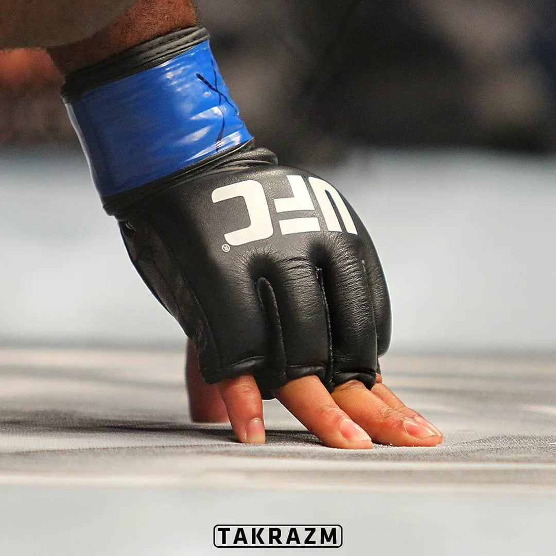 دستکش چرم مدل GYM UFC، رنگ مشکی و آبی، انگشت باز
