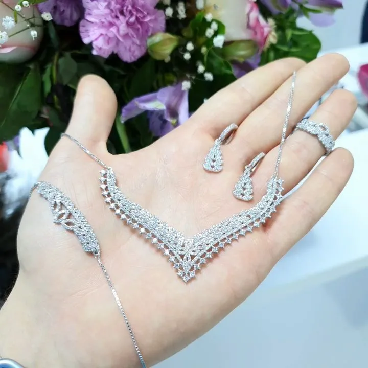 سرویس نقره زنجیری ۲۴ گرم، رنگ نقره‌ای و سفید، گردنبند، دستبند، گوشواره و انگشتر