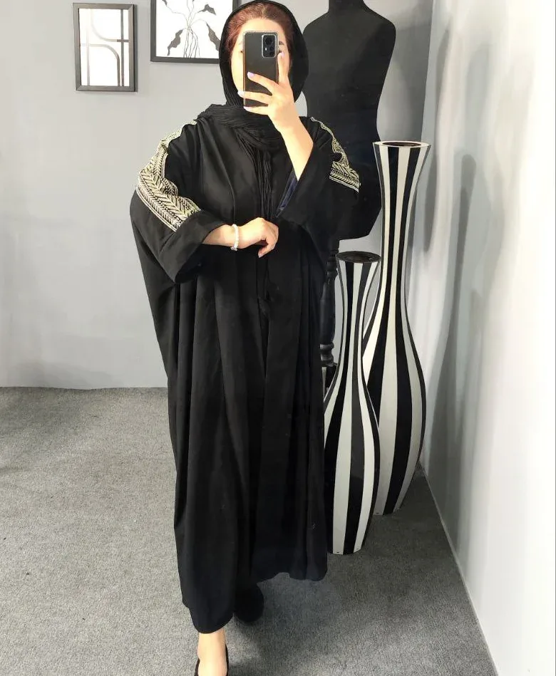 مانتو عبایی سوزن‌دوزی مدل درتا — عکس ۲