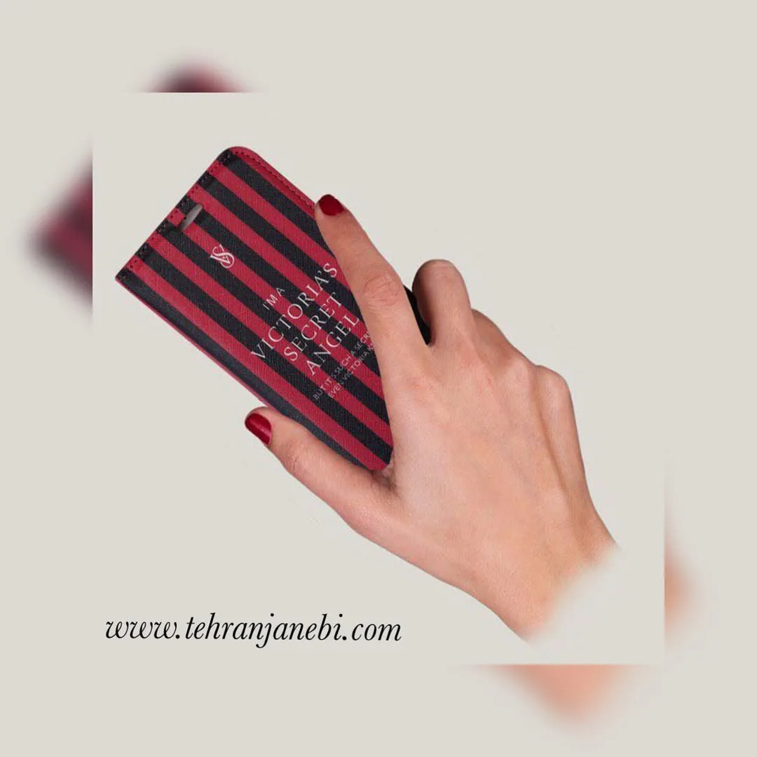 قاب گوشی طرح‌دار، رنگ قرمز و مشکی، جنس چرم، طرح راه‌راه، مدل کتابی