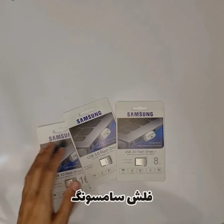 فلش مموری سامسونگ، رنگ سفید و نقرهای، جنس پلاستیک و فلز، USB 3.0