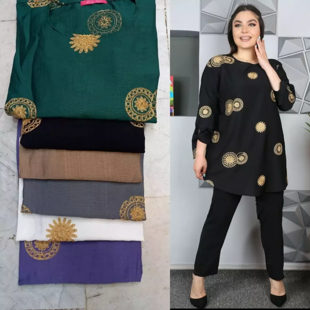شومیز زنانه، رنگ سبز، مشکی، قهوه‌ای، خاکستری، سفید و بنفش، طرح هندسی، قد باسن، یقه گرد، آستین بلند