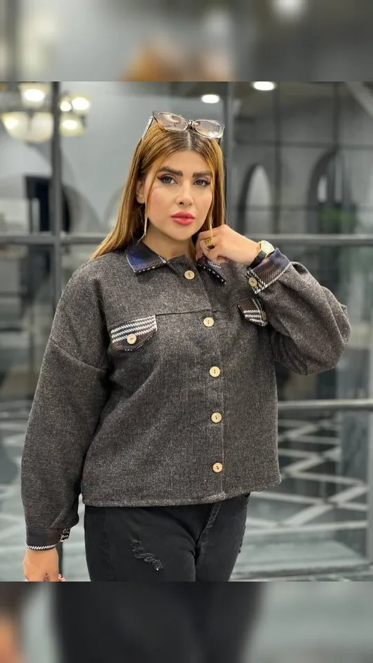 کت فوتر پشمی ضخیم، رنگ خاکستری، کوتاه یقه برگردان دکمهدار