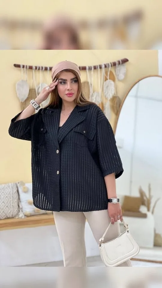 کت مزونی پارچه حصیری، رنگ مشکی، جنس لینن، طرح راه راه، آستین سه ربع، یقه برگردان، آزاد
