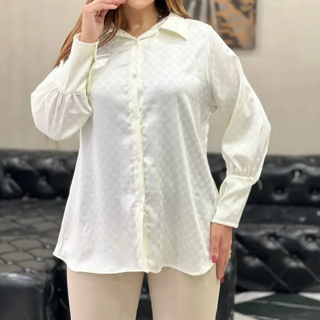 شومیز زنانه کد ۳۲۳، رنگ سفید، جنس ساتن، قد متوسط، یقه مردانه، آستین بلند، گشاد