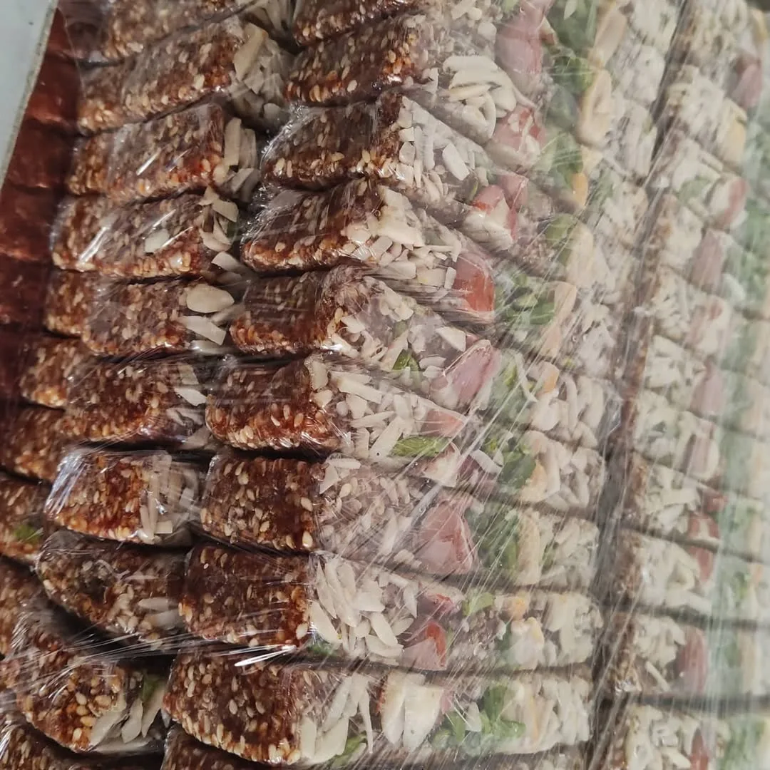 کنجد عسلی، رنگ قهوه‌ای و کرم، نواری