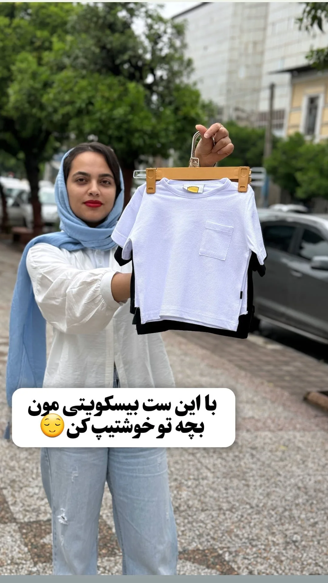 ست تیشرت و شلوارک بیسکویتی بچگانه، رنگ سفید و مشکی، آستین کوتاه، یقه گرد، جیبدار