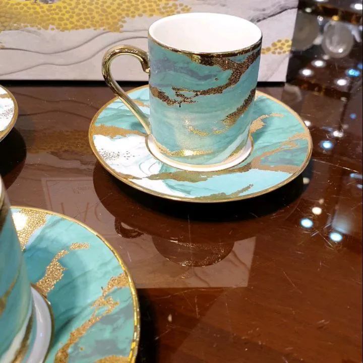 ست فنجان و نعلبکی رنگی (طرح دوم) — عکس ۲
