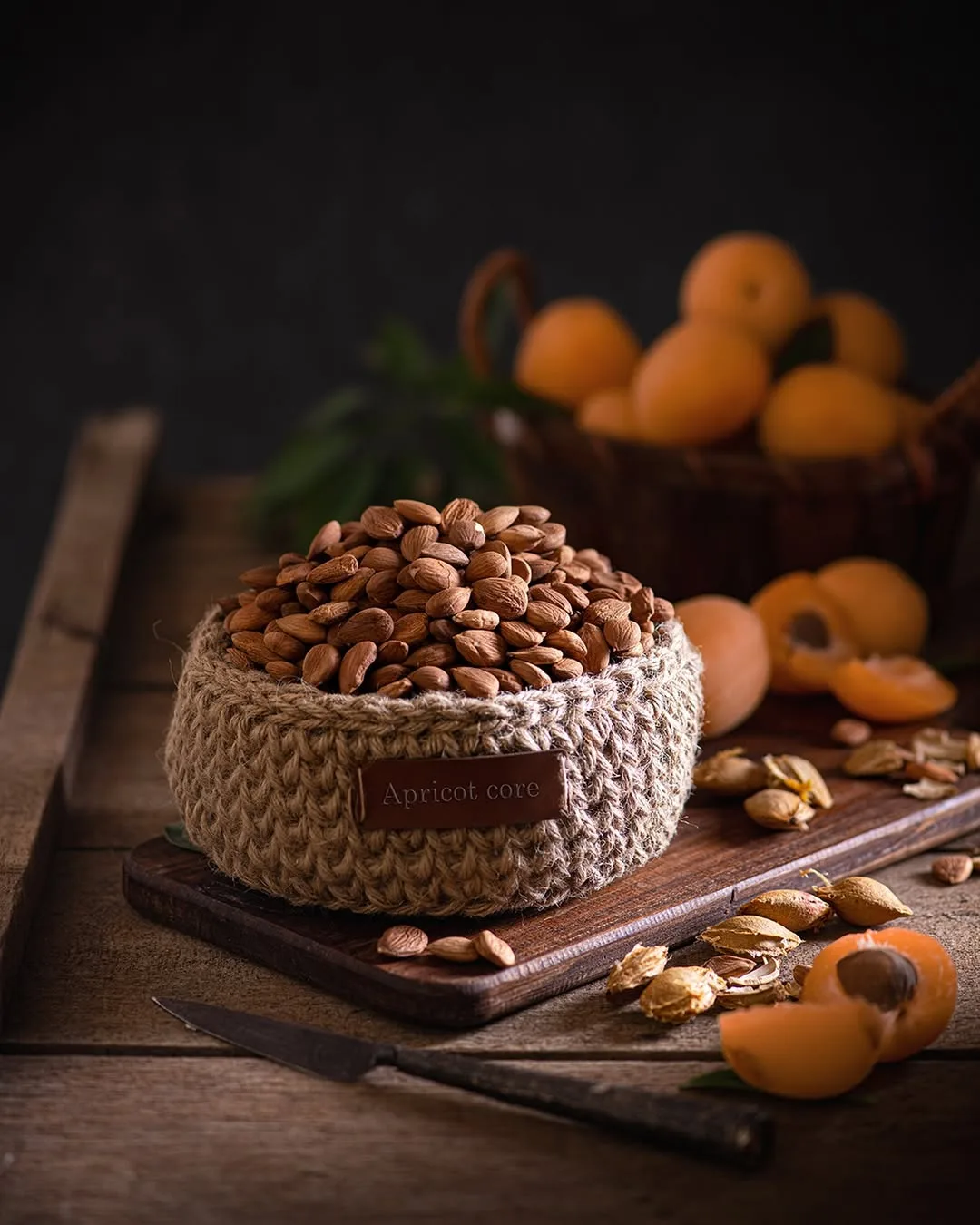 مغز هسته زردآلو نمکی و خام زربار، رنگ قهوه‌ای، جنس کنف، گرد