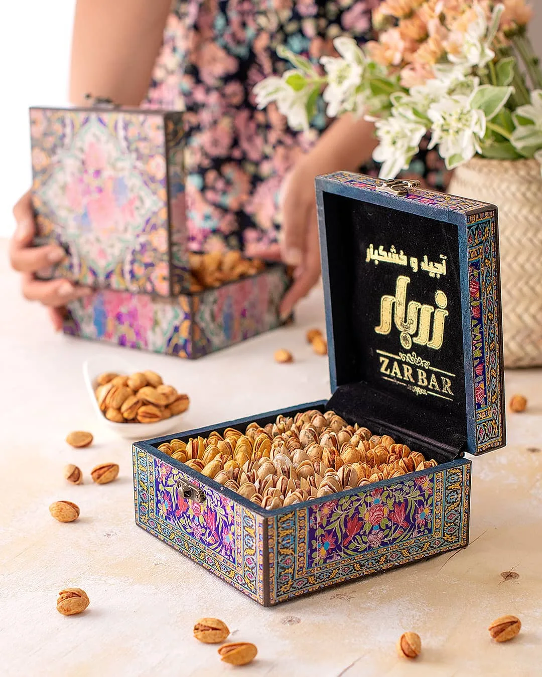 بسته کادویی آجیل و خشکبار زربار