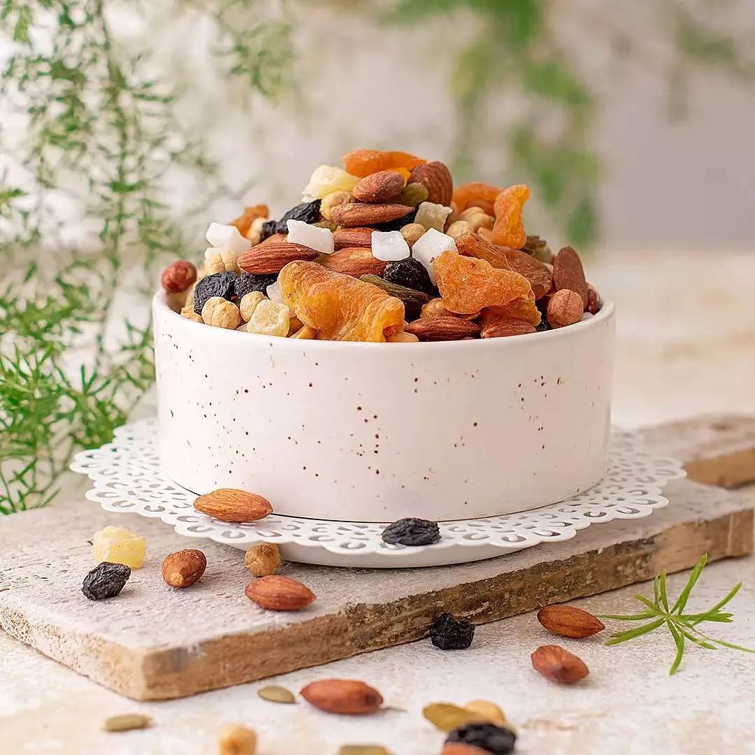 آجیل شیرین میکس زربار، رنگ قهوه‌ای، نارنجی و سفید، مخلوط