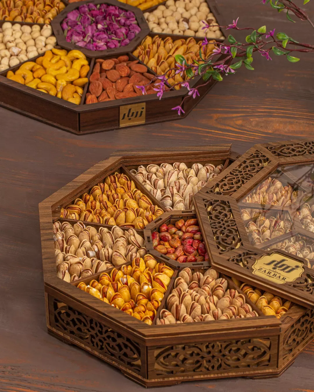 باکس آجیل کادویی زربار، رنگ قهوه‌ای، جنس چوب، طرح هندسی، شش‌ضلعی، درب‌دار