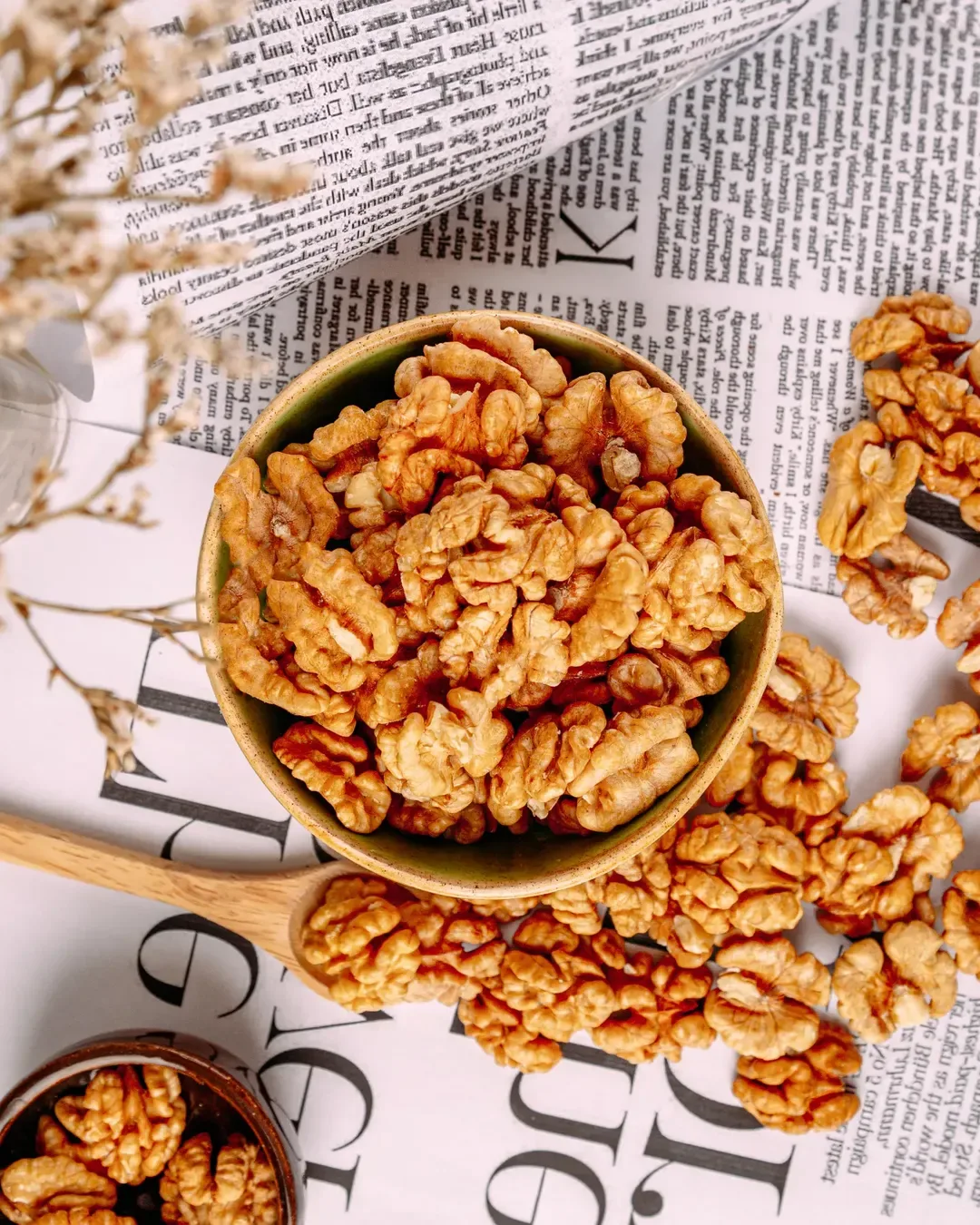 مغز گردو درجه یک زربار، رنگ کر قهوه‌ای و زرد، جنس چوبی