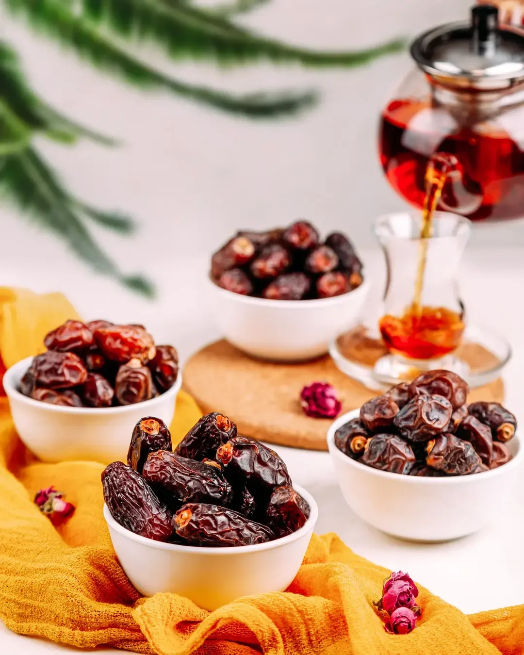 خرما تازه زربار، رنگ قهوه‌ای، سفید و قرمز، خرما خشک