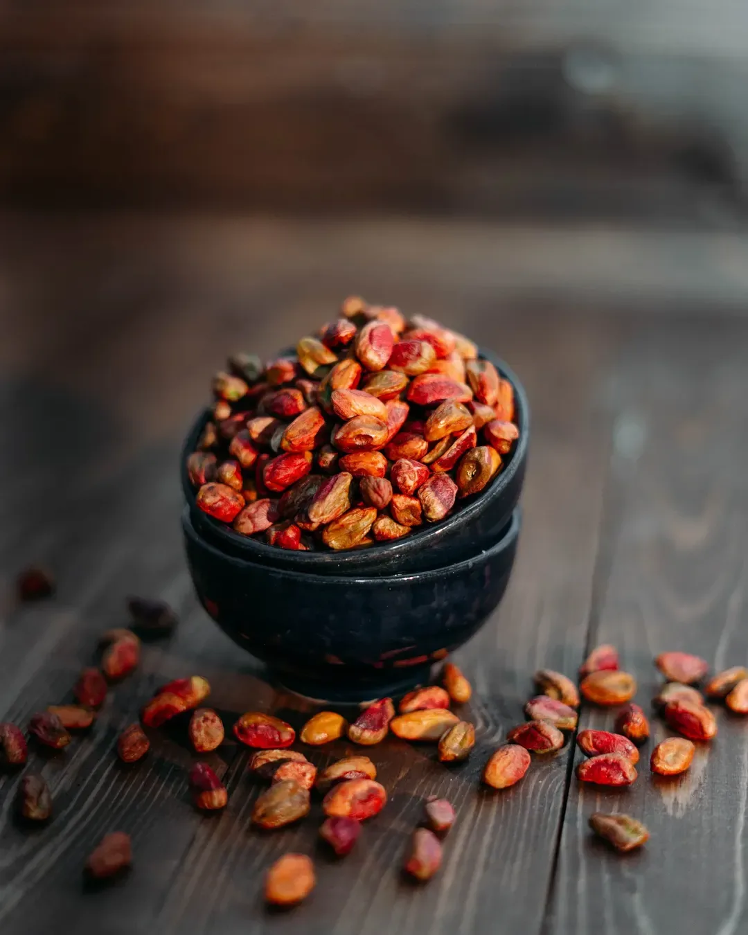 مغز پسته درجه یک زربار، رنگ قرمز، زرد و مشکی، مغز پسته پوست‌قرمز